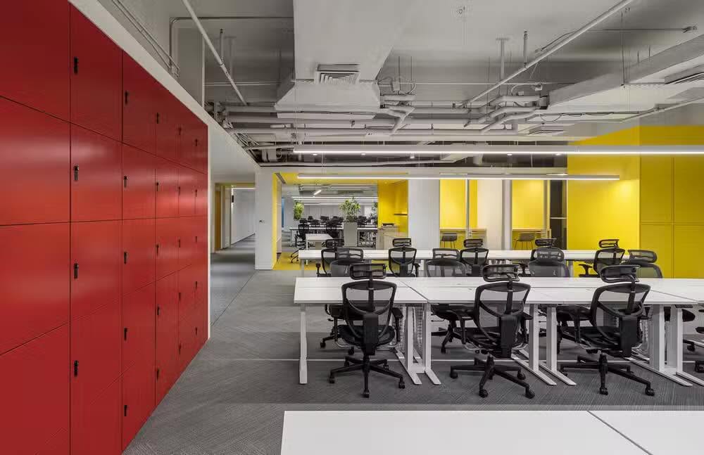 Commercial building by Monyyatt Group